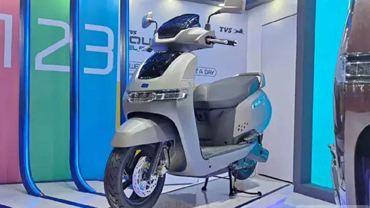 TVSi Qube ST, Electric Scooter, Affordable EV, TVS Electric Scooter, Finance Offer, Automobile News in Hindi, टीवीएसआई क्यूब एसटी, इलेक्ट्रिक स्कूटर, फाइनेंस प्लान, कीमत, ब्रेकिंग, सस्पेंशन, फीचर्स, मोटर, रेंज, टॉप स्पीड,