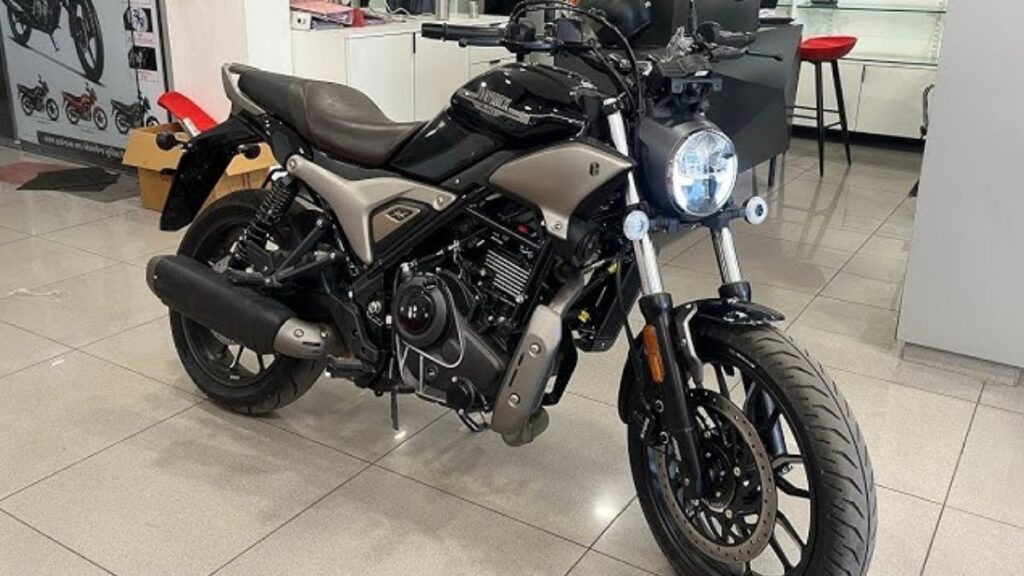 Hero Mavrick 440, Hero Bike 2025, 440cc Bike India, Mavrick 440 Features, Hero Vs Royal Enfield, Hero Cruiser Bike, Hero Mavrick 440 Price, Hero Mavrick 440 Specs, Hero Mavrick 440 Engine, Hero Mavrick 440 Braking and Chassis, Hero Mavrick 440 Design, हीरो मैवरिक 440,